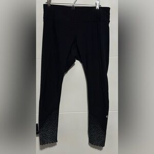 ⭐️Like New⭐️ Lululemon: Women’s Crops- Size 10